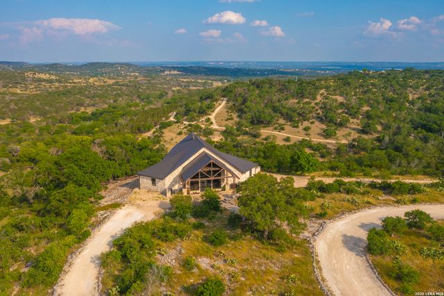225 Valley View Dr, Comfort, TX 78013