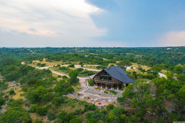 225 Valley View Dr, Comfort, TX 78013