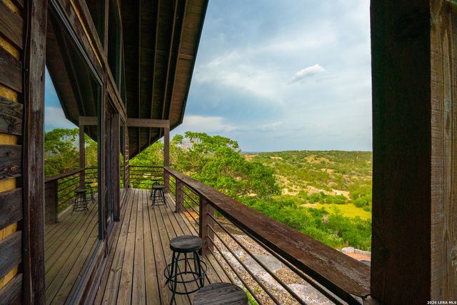 225 Valley View Dr, Comfort, TX 78013