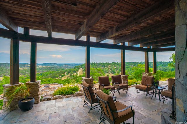 225 Valley View Dr, Comfort, TX 78013