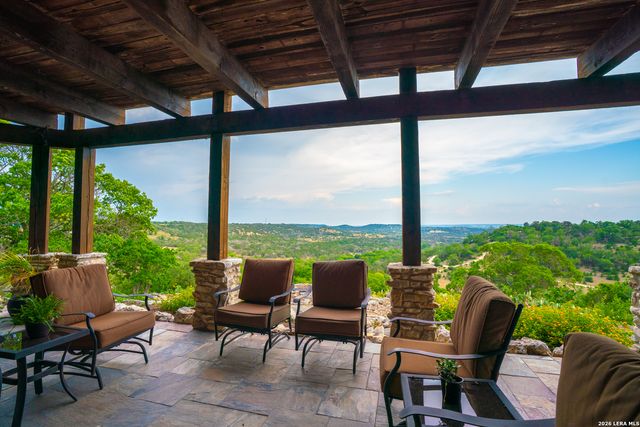 225 Valley View Dr, Comfort, TX 78013