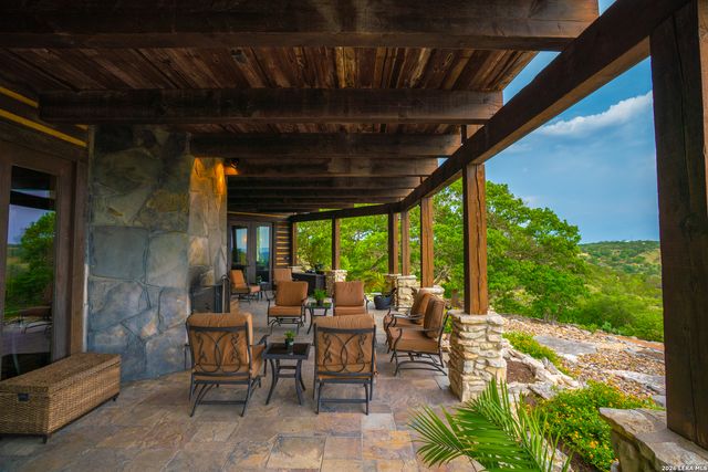 225 Valley View Dr, Comfort, TX 78013