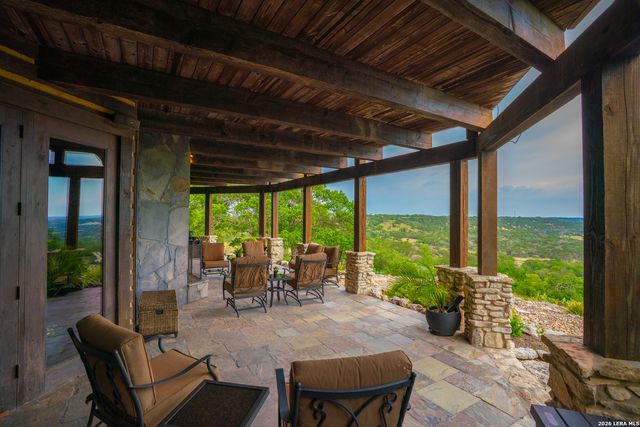 225 Valley View Dr, Comfort, TX 78013