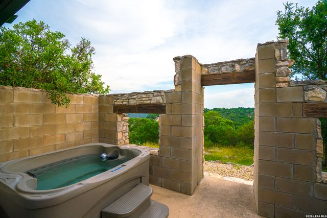 225 Valley View Dr, Comfort, TX 78013