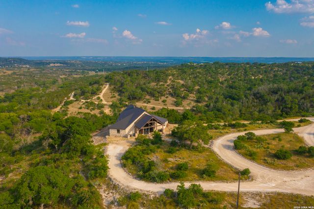 225 Valley View Dr, Comfort, TX 78013