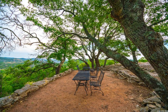 225 Valley View Dr, Comfort, TX 78013