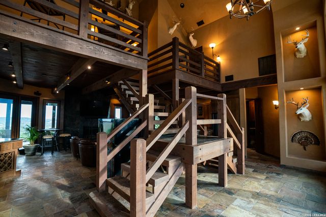 225 Valley View Dr, Comfort, TX 78013