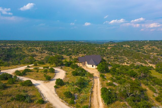 225 Valley View Dr, Comfort, TX 78013