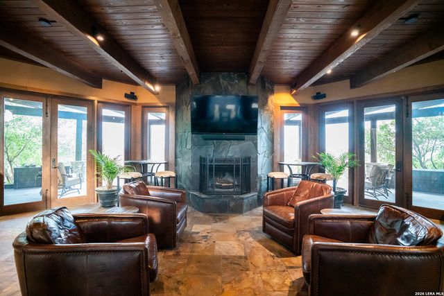 225 Valley View Dr, Comfort, TX 78013