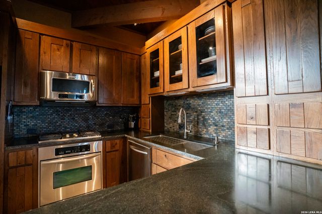 225 Valley View Dr, Comfort, TX 78013