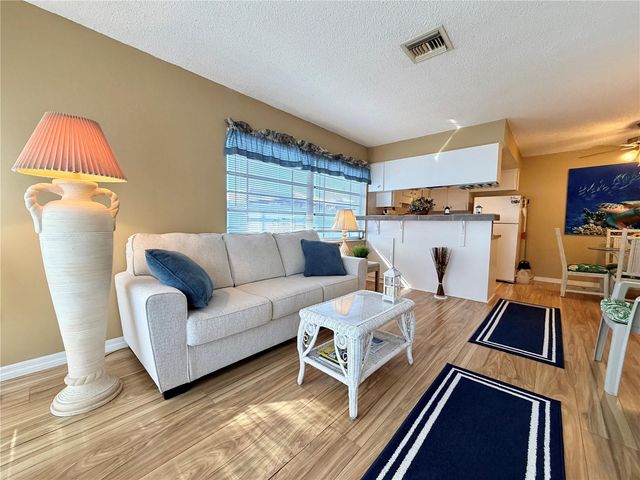 4315 TAHITIAN GARDENS CIRCLE H, Holiday, FL 34691