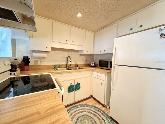 4315 TAHITIAN GARDENS CIRCLE H, Holiday, FL 34691