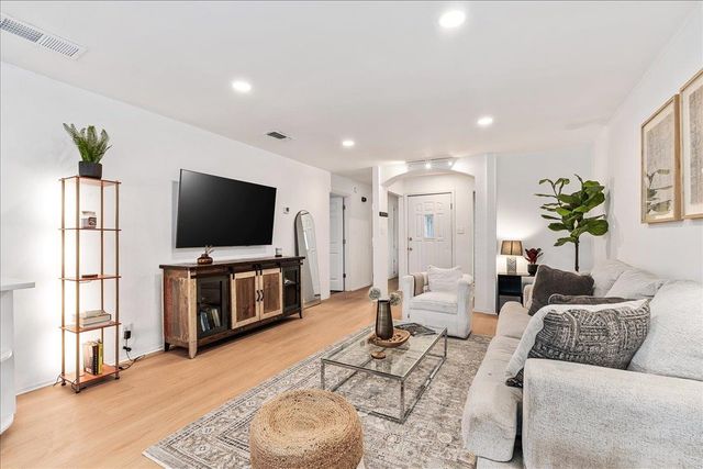 9807 Dallum DR, Austin, TX 78753