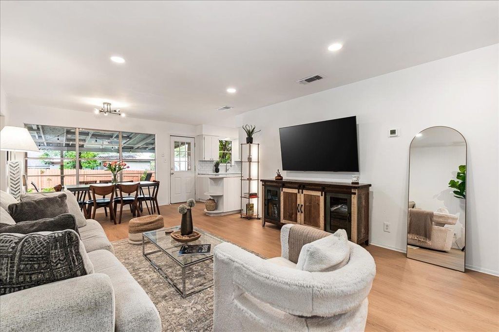 9807 Dallum DR, Austin, TX 78753