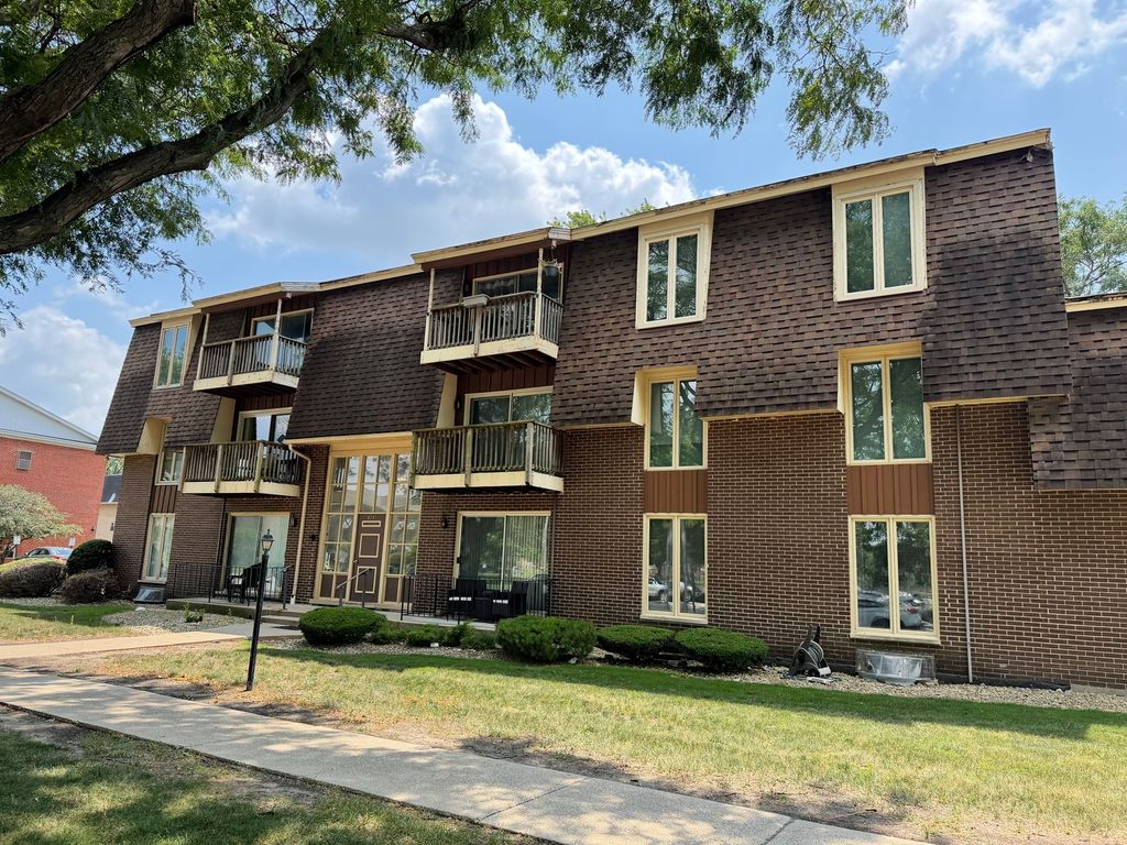 5721 W 103rd Street 304, Oak Lawn, IL 60453