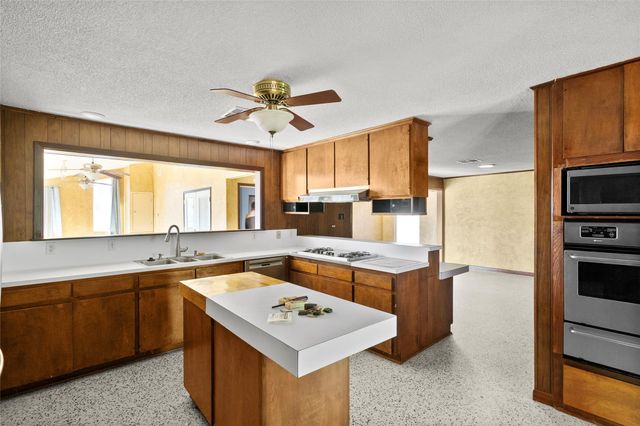 16121 Fm 2620 Road, Bedias, TX 77831