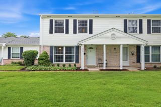 752 Gloucester Drive, Elk Grove Village, IL 60007
