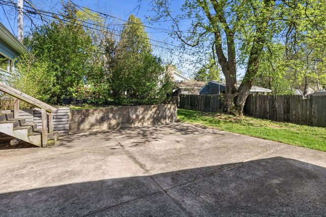 327 Kenwood Drive, Round Lake Park, IL 60073