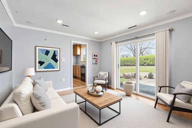 327 Kenwood Drive, Round Lake Park, IL 60073