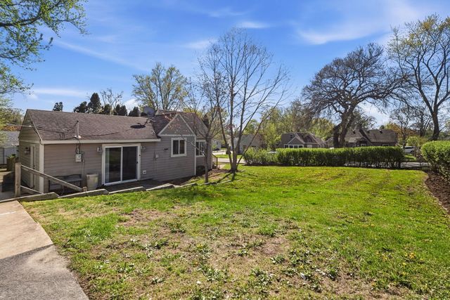 327 Kenwood Drive, Round Lake Park, IL 60073
