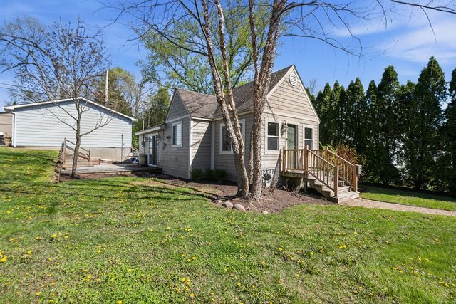 327 Kenwood Drive, Round Lake Park, IL 60073
