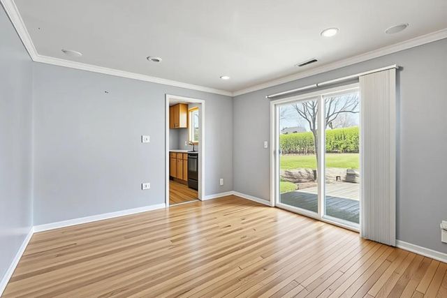 327 Kenwood Drive, Round Lake Park, IL 60073