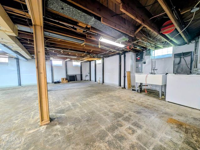 2168 Allard Road, Grosse Pointe Woods, MI 48236