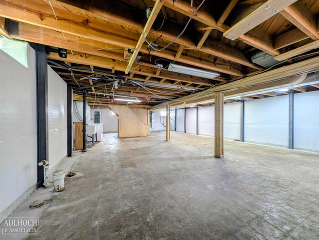 2168 Allard Road, Grosse Pointe Woods, MI 48236