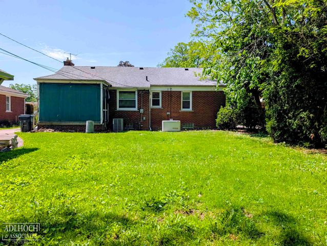 2168 Allard Road, Grosse Pointe Woods, MI 48236
