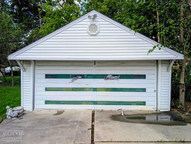 2168 Allard Road, Grosse Pointe Woods, MI 48236