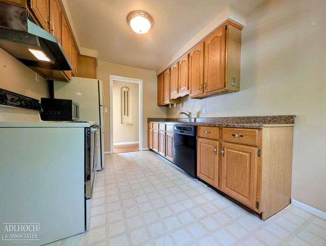 2168 Allard Road, Grosse Pointe Woods, MI 48236