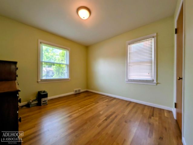 2168 Allard Road, Grosse Pointe Woods, MI 48236