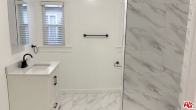 120 S Catalina Street, Los Angeles, CA 90004