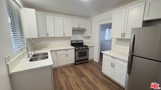 120 S Catalina Street, Los Angeles, CA 90004