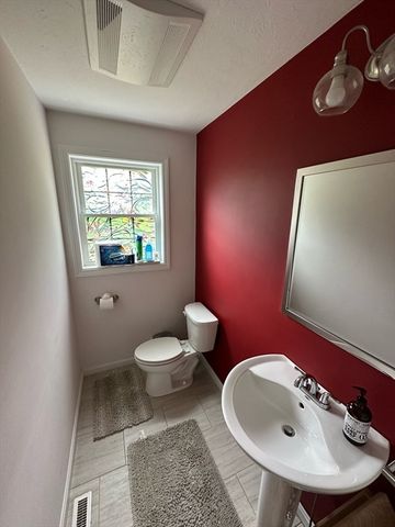 3 Riley Rd 3, Tyngsborough, MA 01879