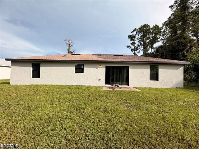 1252 County ST E, Lehigh Acres, FL 33974