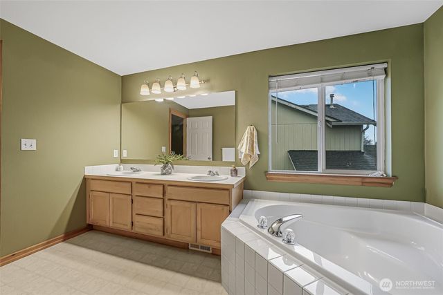 21012 Springhaven Way, Bonney Lake, WA 98391