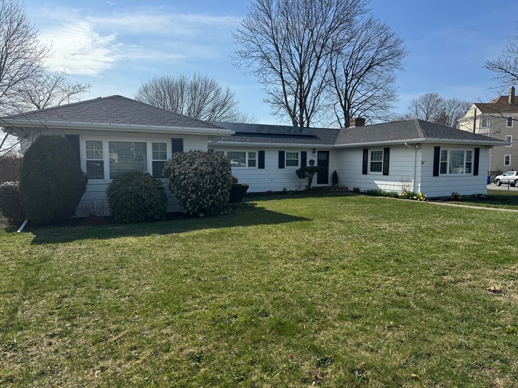 649 Stafford Rd, Fall River, MA 02721