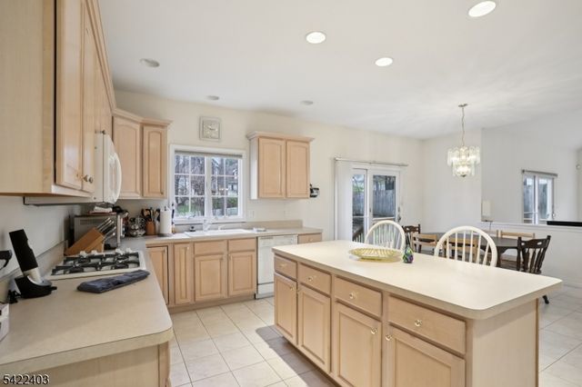 1 Jenny Ln, Wayne Twp., NJ 07470