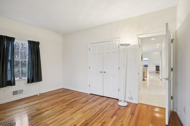1 Jenny Ln, Wayne Twp., NJ 07470