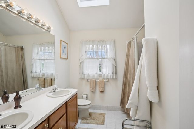 1 Jenny Ln, Wayne Twp., NJ 07470