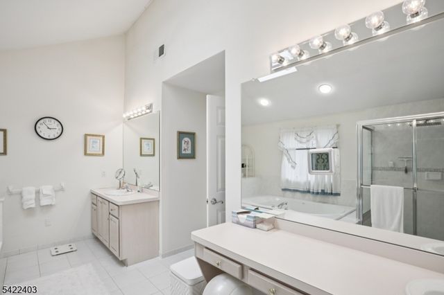1 Jenny Ln, Wayne Twp., NJ 07470