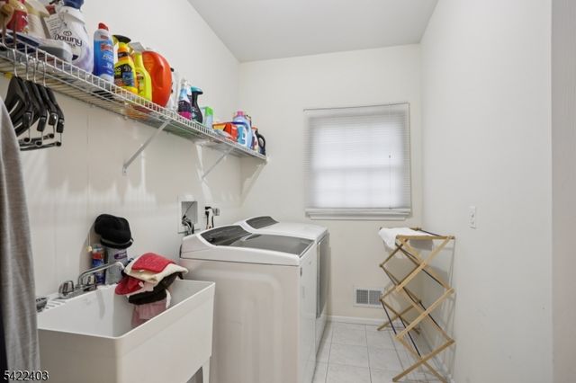 1 Jenny Ln, Wayne Twp., NJ 07470