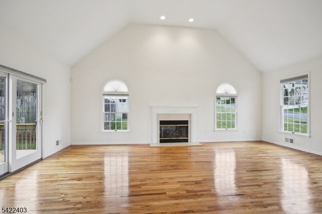 1 Jenny Ln, Wayne Twp., NJ 07470