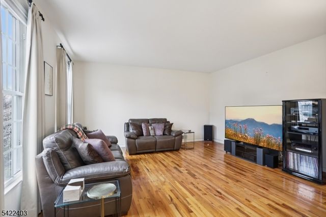 1 Jenny Ln, Wayne Twp., NJ 07470