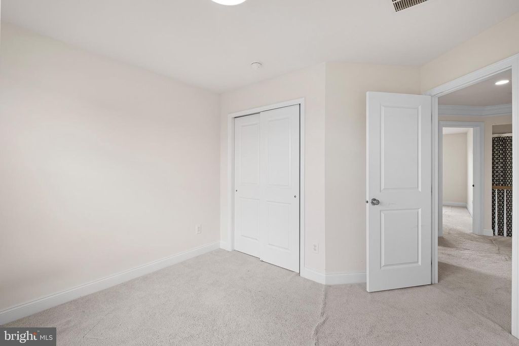 Image 19 of property listing at 1119 CASEY DR, New Castle, DE 19720