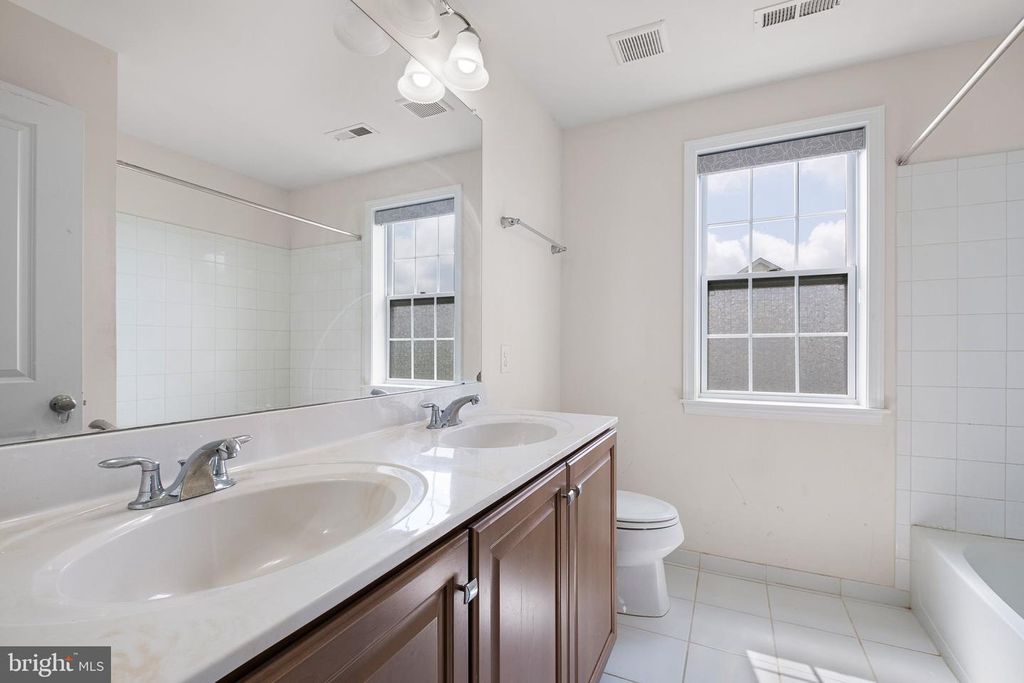 Image 27 of property listing at 1119 CASEY DR, New Castle, DE 19720