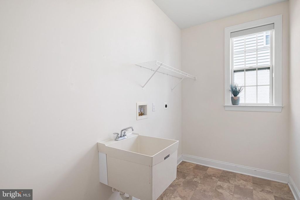 Image 45 of property listing at 1119 CASEY DR, New Castle, DE 19720