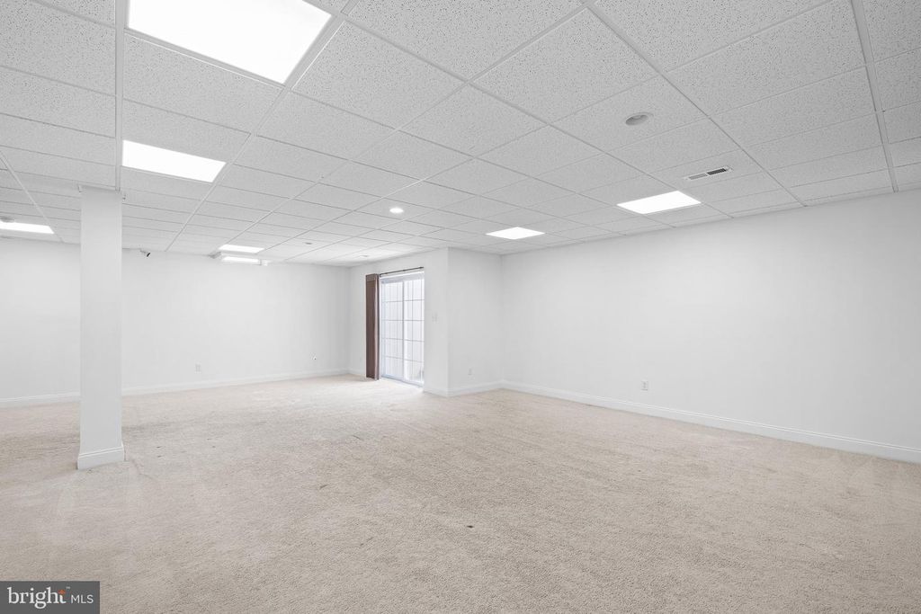 Image 9 of property listing at 1119 CASEY DR, New Castle, DE 19720