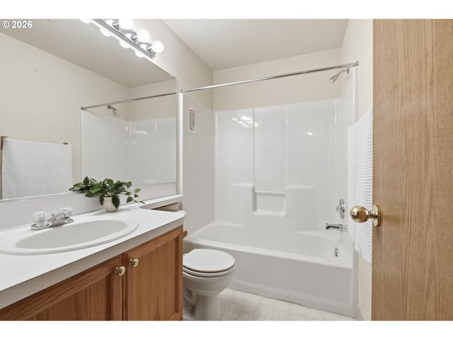 16011 Ne 12th St, Vancouver, WA 98684